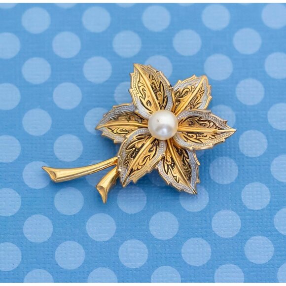 Vintage Adorned Golden Flower Brooch - M20 - Picture 1 of 2